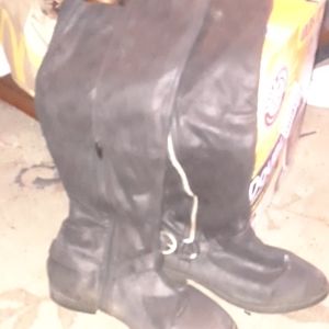 Boots zip up sides
